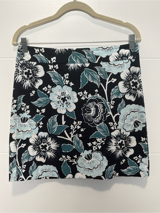 LOFT Dresses & Skirts - LOFT Black Mini Skirt with Teal and White Floral Print